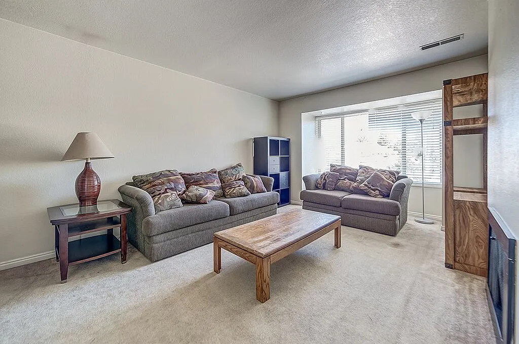 3 bed, 1106 sqft, $419 — Photo 2