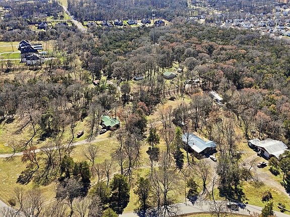 4th image of 1076 Chandler Rd