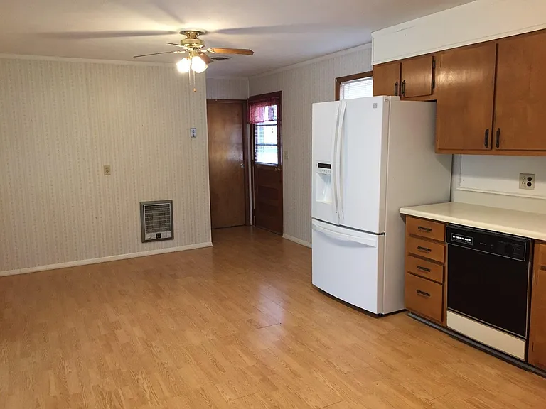 1209 Romans Dr — Photo 4