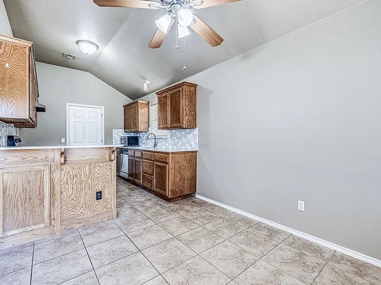 1104 Westridge Dr — Photo 6