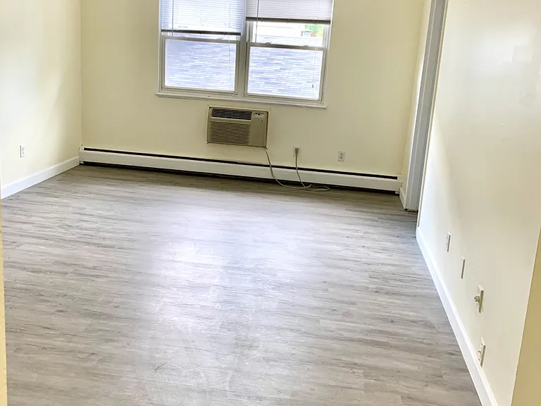 40 Hoyt St — Photo 5