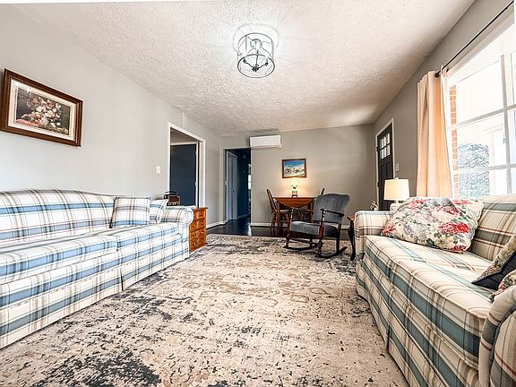 3rd image of 1246 River Rd