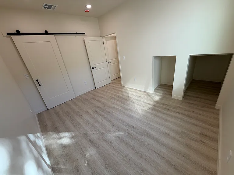 9947 Columbus Ave — Photo 11