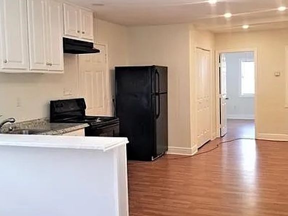5th image of 1105 W 33rd Ave