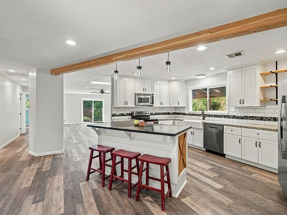 5th image of 2788 Midway Ave