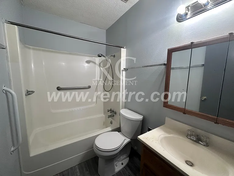 1005-8 Oak St — Photo 4