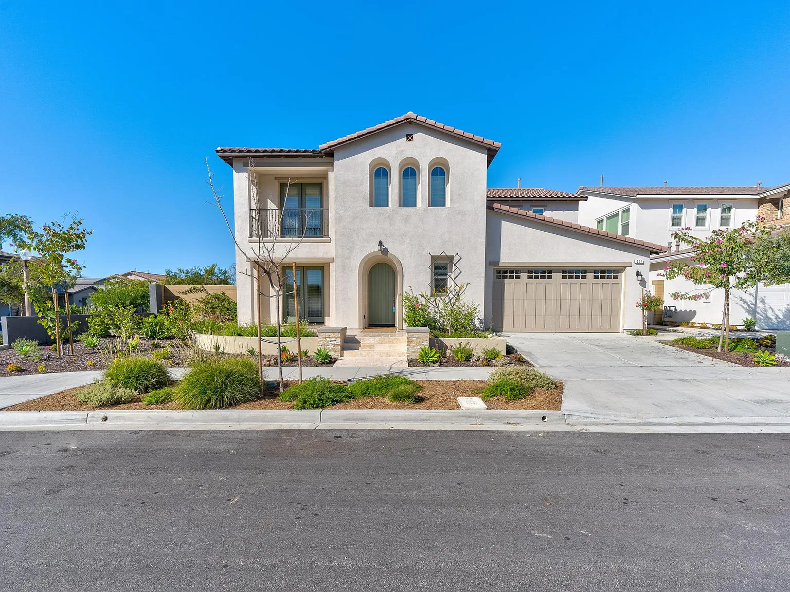 5 bed, 5.5 bath, 3936 sqft, $8,000 — Photo 3