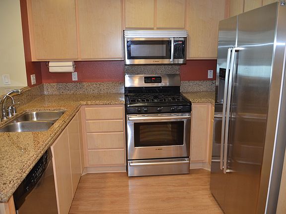 4th image of 160 S Hudson Ave Unit 402