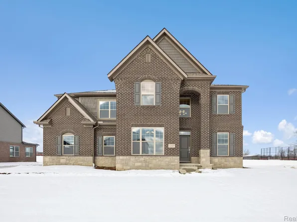 12147 Moore Ln, Washington, MI 48094
