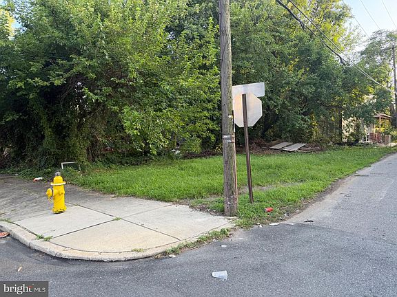 3rd image of 1120 Potter St
