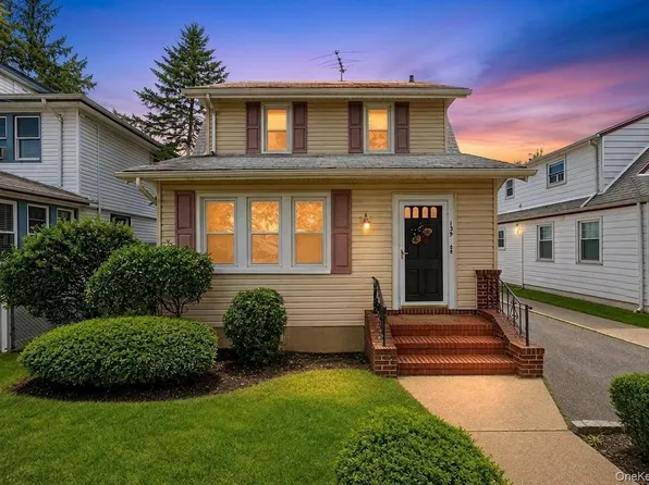 139 N 11th Street, New Hyde Park, NY 11040
