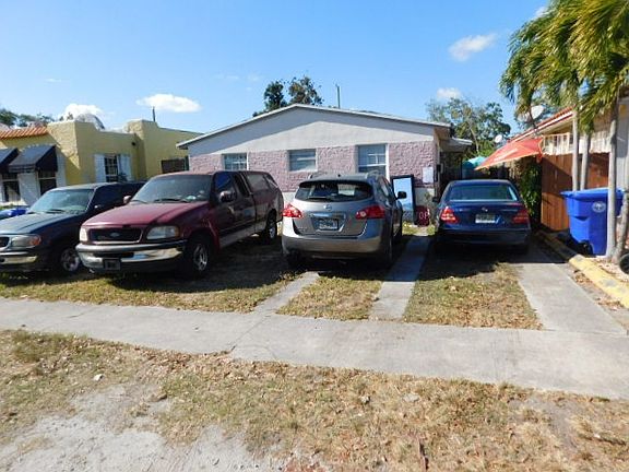 Exterior Neighborhood (street photo)