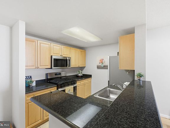 3rd image of 2726 Gallows Rd APT 510