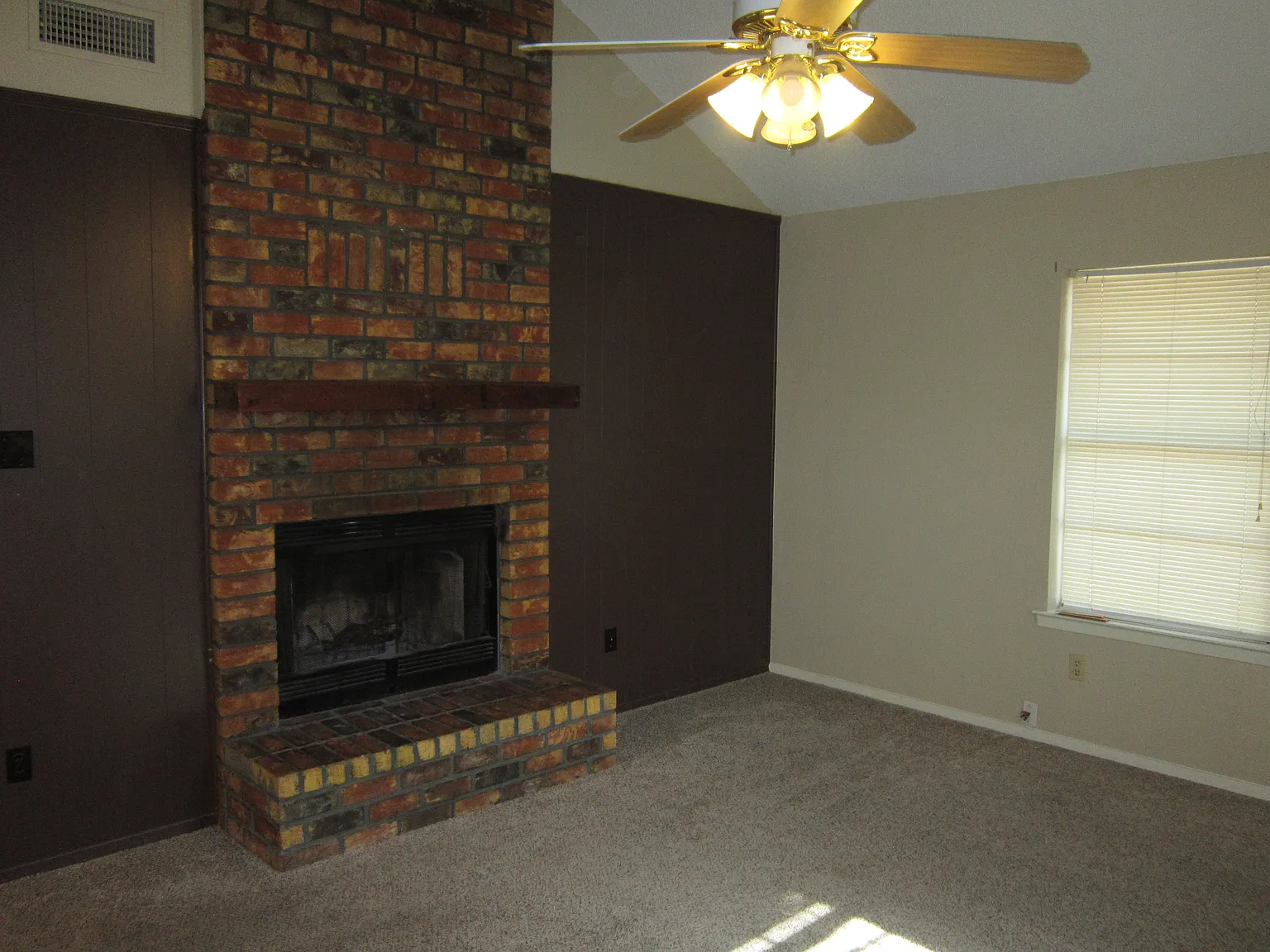 2 bed, 1077 sqft, $1,600 — Photo 4