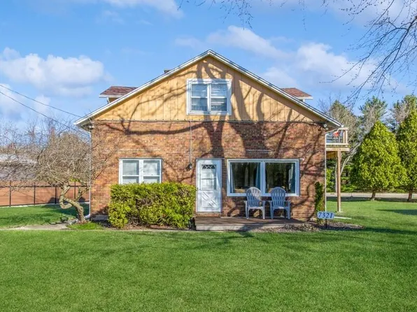 7321 Harbert Rd, Harbert, MI 49115