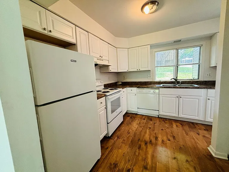 360 Shenandoah Cir — Photo 12