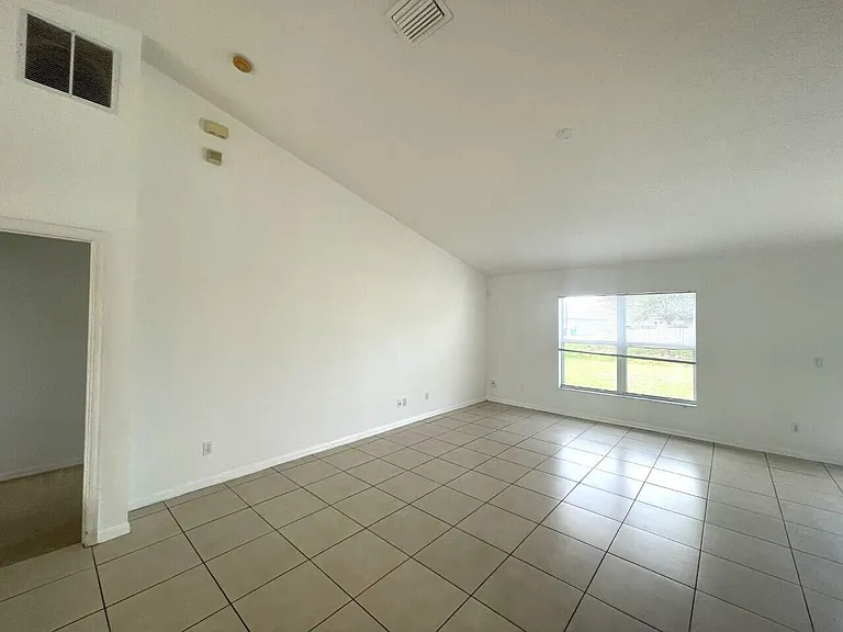 1061 SW Coleman Ave — Photo 9
