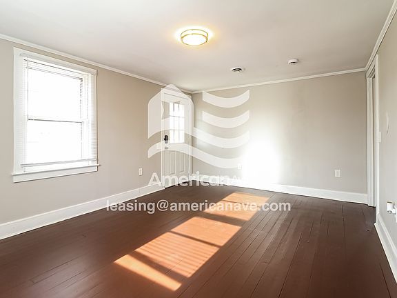 12370_004_wm_-_living_room_13451550.jpg
