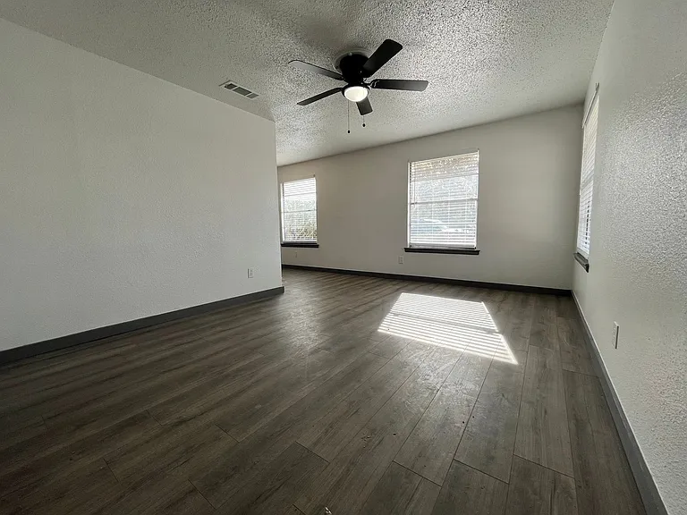 2526 Louise St #A — Photo 10