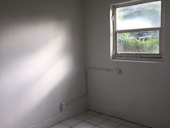 5th image of 421 NW 12th St APT 7