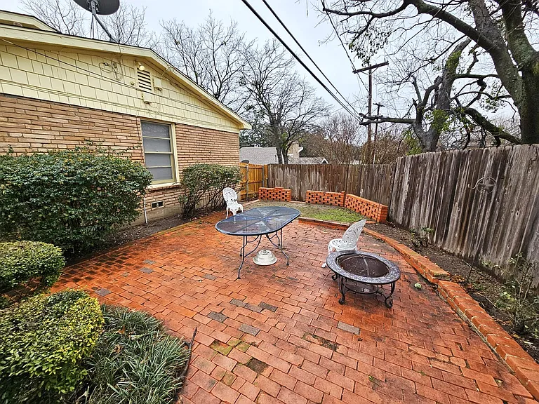 6490 Waverly Way — Photo 24
