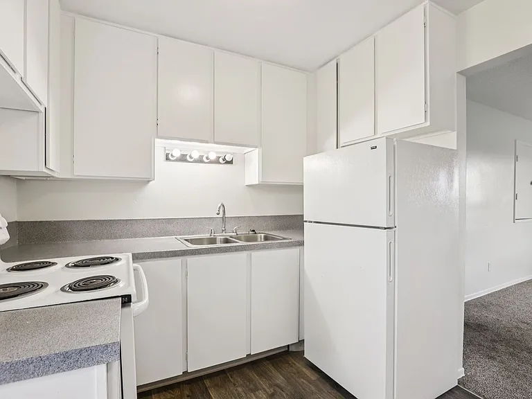 PARK PLACE APARTMENTS - YOUR HOME IS HERE! - UP TO 6 WEEKS FREE! — Photo 27