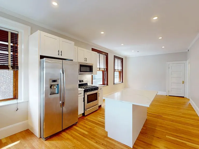 8 Davenport St #3 — Photo 4