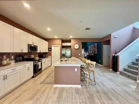 5th image of 693 Peroni Ave