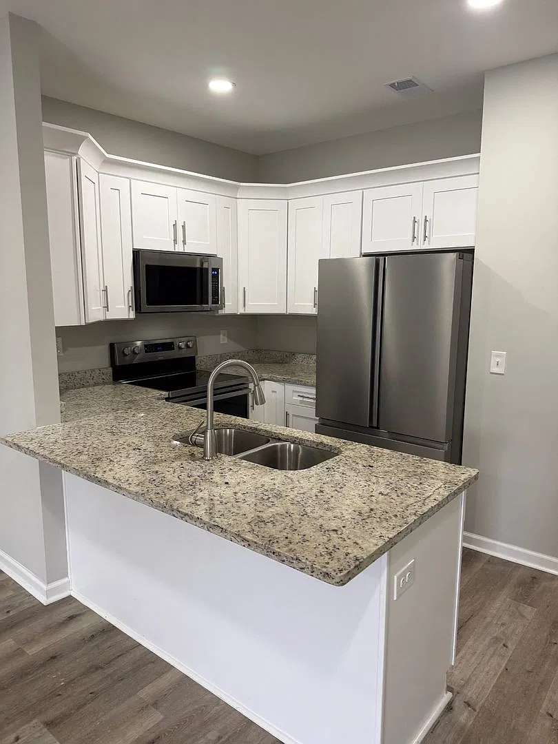 Pre-Leasing For The 20272028 School Year! 3 Bedrooms | 3.5 Bathrooms Available Mid-July 2027! — Photo 3
