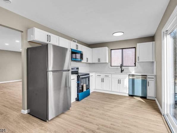 16310 Dell Pl, Stanhope Boro, NJ 07874