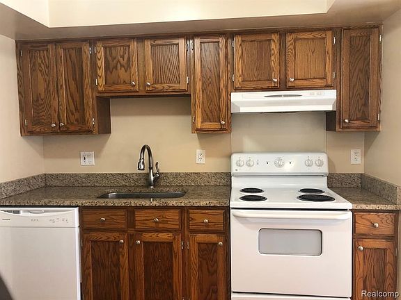 3rd image of 5904 Niles Dr #5906
