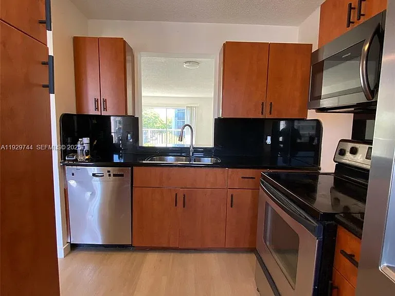8740 N Sherman Cir #305 — Photo 9