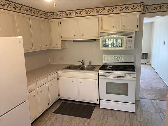 5th image of 494 Putnam Pike Unit 5C