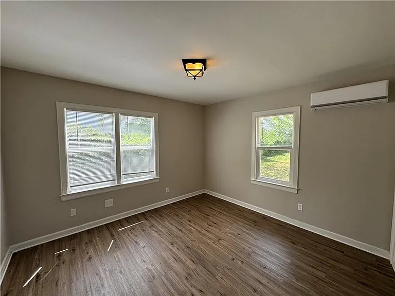 1843 N Janice Ave — Photo 11