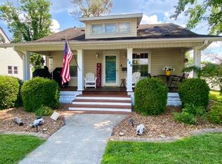 126 Lincoln Ave, Flora, IL 62839