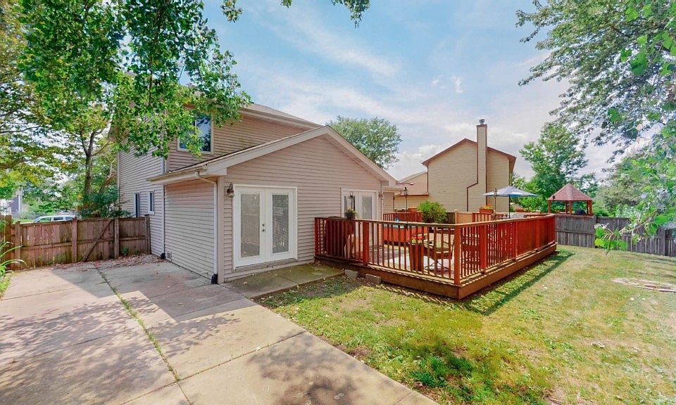 1st image of 3114 Johnsbury Ln #215