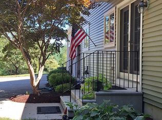 107 Old School House Rd, Oakham, MA 01068