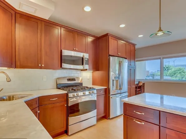 4720 Chevy Chase Dr APT 401, Chevy Chase, MD 20815