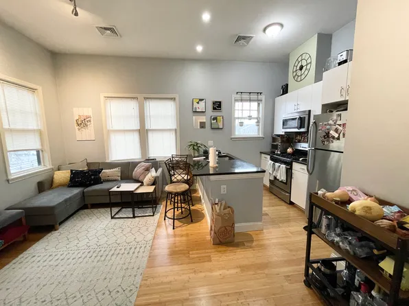 195 W 3rd St, Boston, MA