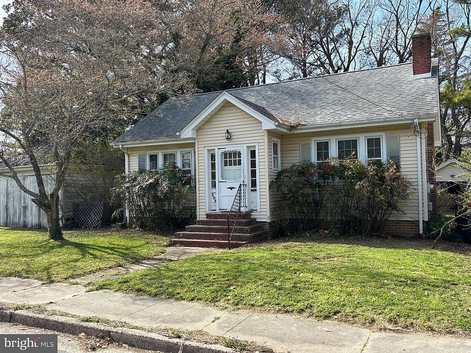1st image of 206 8th St