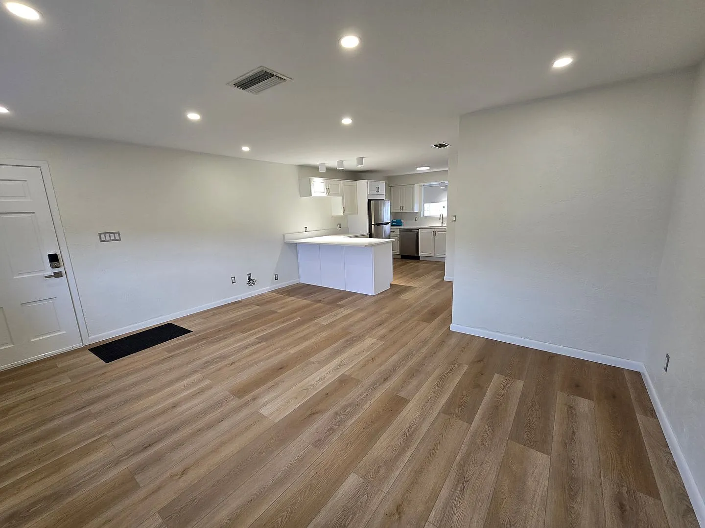 Fully updated 2-bedroom, 1-bath home in Daytona Beach — Photo 3
