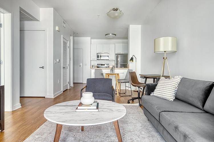 1st image of 215 W 7th St APT 708