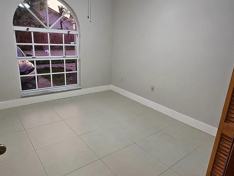 5431 SW 143rd Ave — Photo 7