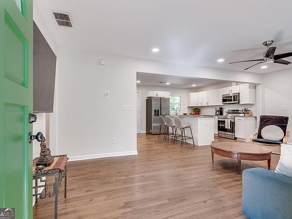 4th image of 2994 Westbury Dr