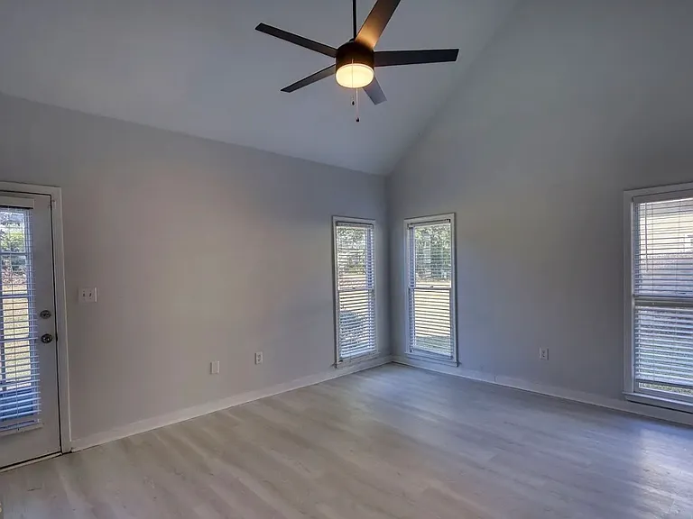 2111 Highland Club Dr SE — Photo 12