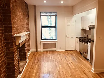 Rented by Metropolis Real Estate of Manhattan