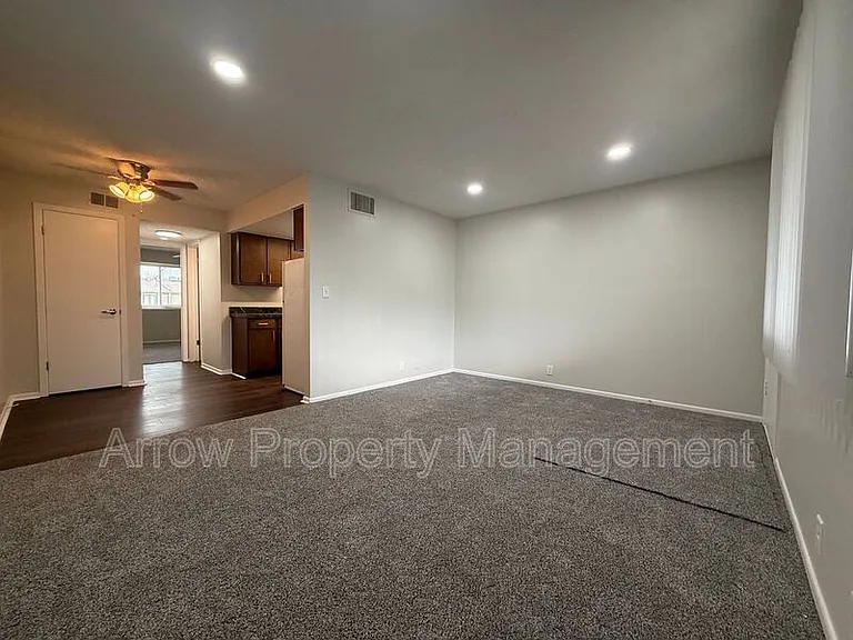 2338 Lynn St #12 — Photo 1
