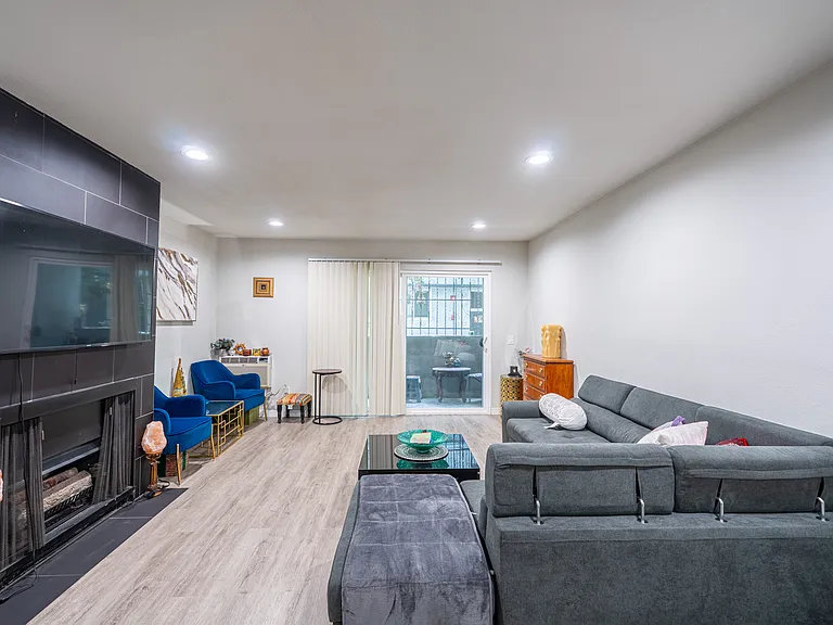 1124 N La Cienega Blvd #108 — Photo 3