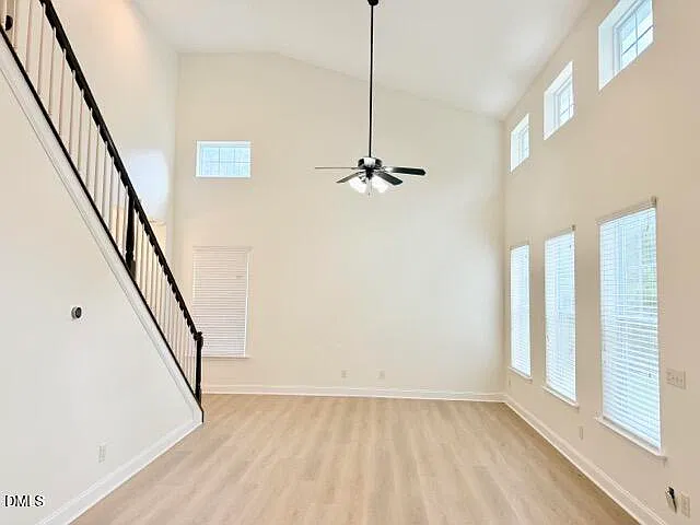 3 bed, 2.5 bath, 1919 sqft, $2,300 — Photo 2