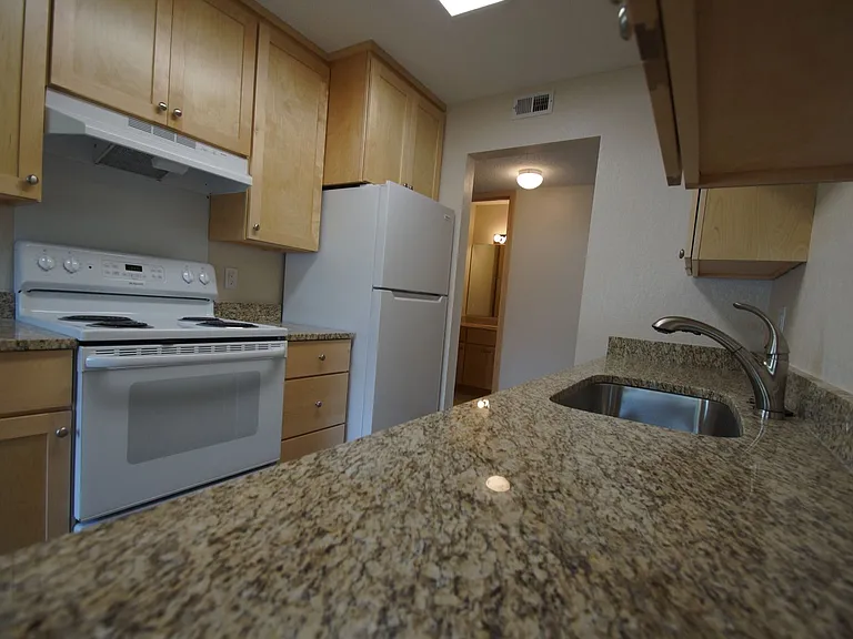 Larpenteur Estates Apartments — Photo 107